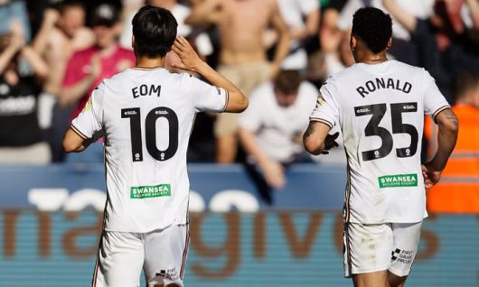 득점 후 기뻐하는 엄지성.출처 | 스완지 시티 홈페이지