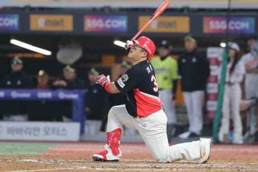 KIA 최형우가 10일 인천SSG랜더스필드에서 열린 2025 KBO리그 정규시즌 SSG전에서 타점을 올리고 있다. 사진 | KIA 타이거즈