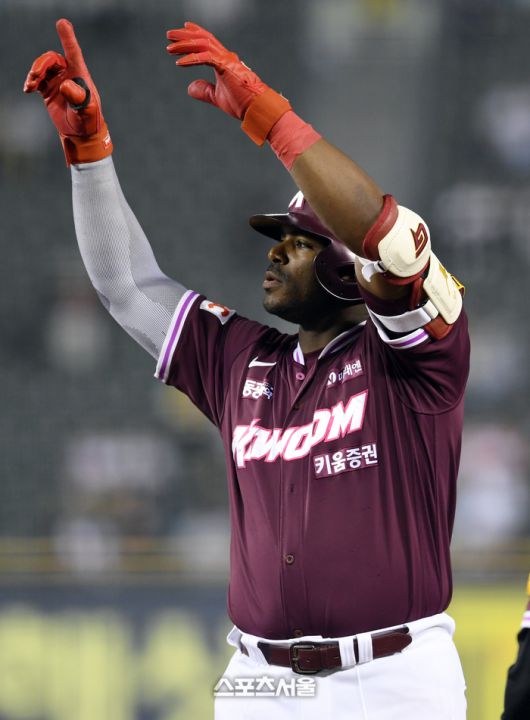 키움 푸이그가 잠실구장에서 열린 2025 KBO리그 LG와 경기에서 적시타를 때린 후 세리머니를 하고 있다. 잠실 | 박진업 기자 upandup@sportsseoul.com