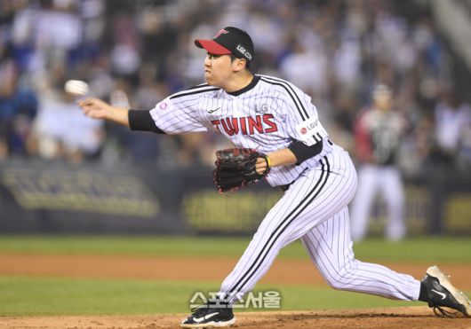 LG 투수 박명근이 15일 잠실구장에서 열린 2025 KBO리그 삼성과 경기 8회 역투하고 있다. 잠실 | 최승섭기자 thunder@sportsseoul.com