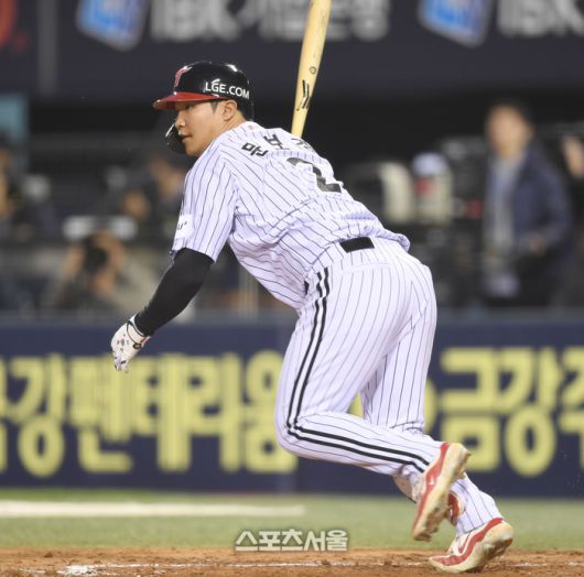 LG 문보경이 16일 잠실구장에서 열린 2025 KBO리그 삼성과 경기 3회말 2사1,2루 1타점 좌전안타를 치고 있다. 잠실 | 최승섭기자 thunder@sportsseoul.com