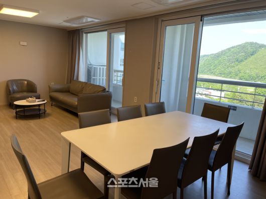 리모델링을 마친 금호화순리조트. 휴그린스위트 실내 모습. 화순 | 원성윤 기자 socool@sportsseoul.com