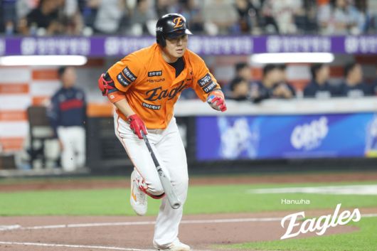 한화 하주석이 23일 대전 한화생명 볼파크에서 열린 2025 KBO리그 정규시즌 롯데전에서 5회말 동점 적시타를 치고 있다. 사진 | 한화 이글스