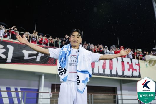 어정원이 안양전이 끝난 뒤 포즈를 취하고 있다. 사진 | 한국프로축구연맹