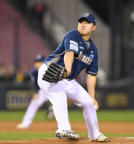 NC 최성영이 투구에 임하고 있다. 잠실 | 최승섭기자 thunder@sportsseoul.com