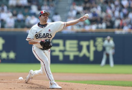 로그가 25일 잠실 NC전에서 투구에 임하고 있다. 사진 | 두산 베어스