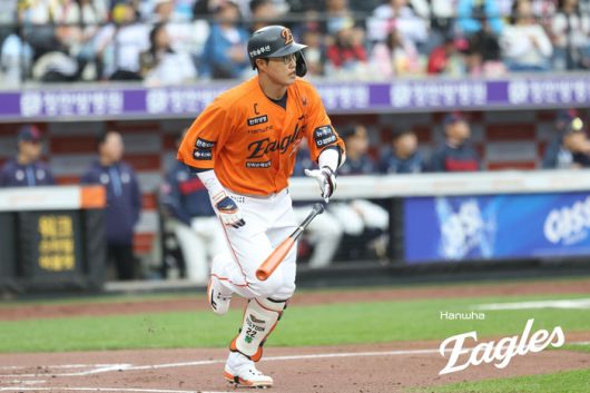 한화 채은성이 24일 대전 한화생명 볼파크에서 열린 2025 KBO리그 롯데전에서 2회말 2루타를 터뜨리고 있다. 사진 | 한화 이글스