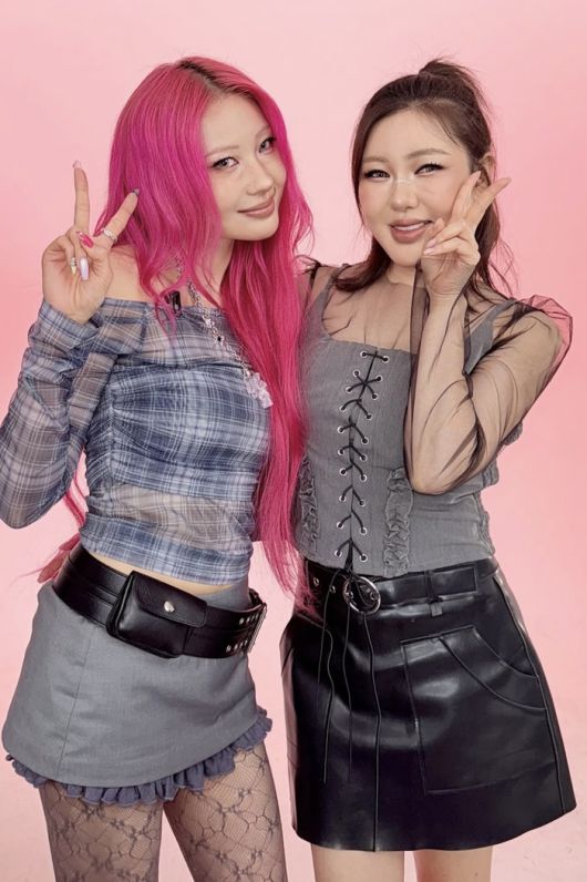 메이크업 아티스트 이사배와 송가인.  송가인 인스타그램.