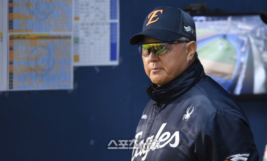 한화 김경문 감독이 27일 잠실야구장에서 열린 2025 KBO 리그 LG와 경기를 지켜보고 있다. 2025. 3. 27.잠실 | 최승섭기자 thunder@sportsseoul.com