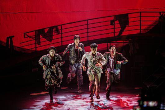 뮤지컬 ‘시지프스’는 철학적 서사와 강렬한 드라마, 젠더프리 연기를 자연스럽게 녹여낸 무대로, 올해 DIMF의 기대작 중 하나로 주목받고 있다. 사진 | 과수원뮤지컬컴퍼니