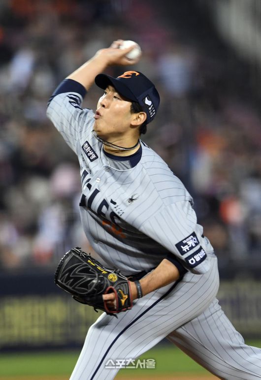 한화 박상원이 9일 잠실구장에서 열린 2025 KBO리그 두산과 경기 7회말 등판해 힘차게 공을 던지고 있다. 잠실 | 박진업 기자  upandup@sportsseoul.com