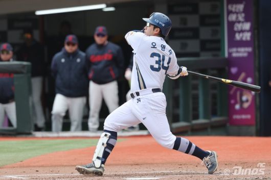 오영수가 1일 한화전에서 대타로 출전해 역전 만루 홈런을 터트렸다. 사진 | NC 다이노스