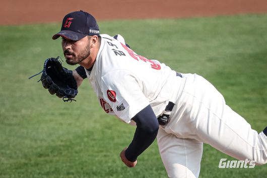 롯데 감보아가 3일 사직구장에서 열린 2025 KBO리그 키움전에 선발 등판해 역투하고 있다. 사진 | 롯데 자이언츠