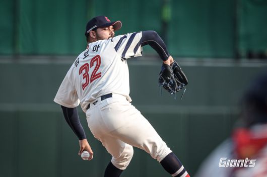 롯데 감보아가 3일 사직구장에서 열린 2025 KBO리그 키움전에 선발 등판해 역투하고 있다. 사진 | 롯데 자이언츠