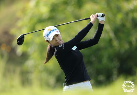 이가영이 6일 성문안CC에서 열린 KLPGA투어 셀트리온 퀸즈 마스터즈에서 티샷하고 있다. 사진 | KLPGA