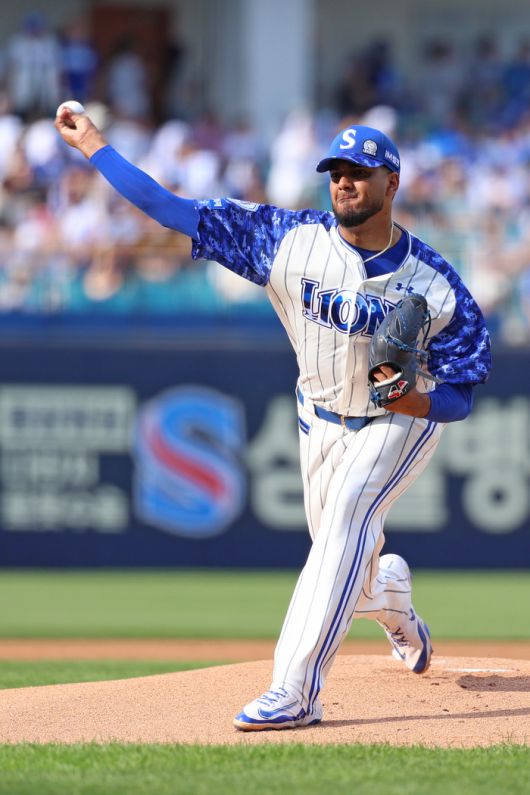 삼성 레예스가 7일 대구삼성라이온즈파크에서 열린 2025 KBO리그 NC전에 선발 등판해 역투하고 있다. 사진 | 삼성 라이온즈