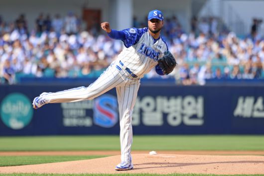 삼성 레예스가 7일 대구삼성라이온즈파크에서 열린 2025 KBO리그 NC전에 선발 등판해 역투하고 있다. 사진 | 삼성 라이온즈
