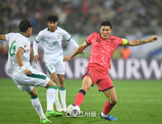 김민재가 15일 용인 미르스타디움에서 열린 2026 FIFA 북중미 월드컵 아시아 3차 예선 이라크와 경기에서 상대 드리블을 차단하고 있다. 2024. 10. 15.용인 | 최승섭기자 thunder@sportsseoul.com