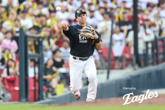 한화 노시환이 8일 광주 KIA전에서 3루 수비를 하고 있다. 사진 | 한화 이글스