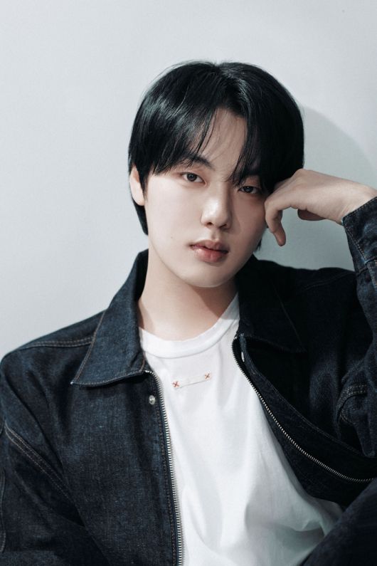 배우 윤현수-이정식이 키움 승리 기원 시구, 시타를 진행한다. 사진 | 키움 히어로즈