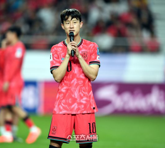 이재성이 10일 서울월드컵경기장에서 열린 2026 FIFA 북중미 월드컵 3차 예선 쿠웨이트와 경기 후 열린 월드컵 진출 축하행사에서 인사말을 하고 있다. 2025. 6. 10.상암 | 최승섭기자 thunder@sportsseoul.com