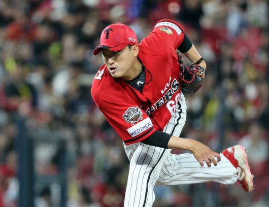 KIA 김도현이 11일 광주-기아 챔피언스 필드에서 열린 2025 KBO리그 삼성전에 선발 등판해 역투하고 있다. 사진 | 광주=연합뉴스