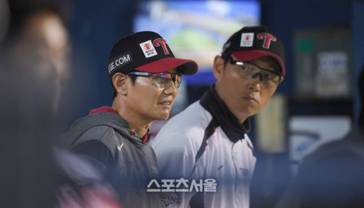 LG 염경엽 감독이 29일 서울 잠실구장에서 열린 2025 KBO리그 한화와 경기 도중 아쉬워하고 있다. 잠실 | 최승섭기자 thunder@sportsseoul.com