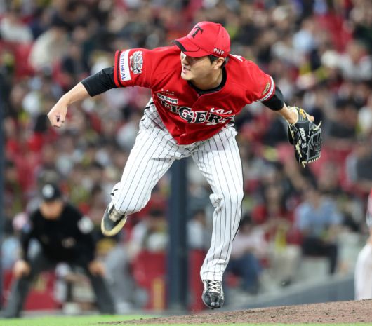 KIA 전상현이 11일 광주-기아 챔피언스 필드에서 열린 2025 KBO리그 삼성전에서 7회초 등판해 역투하고 있다. 사진 | 광주=연합뉴스