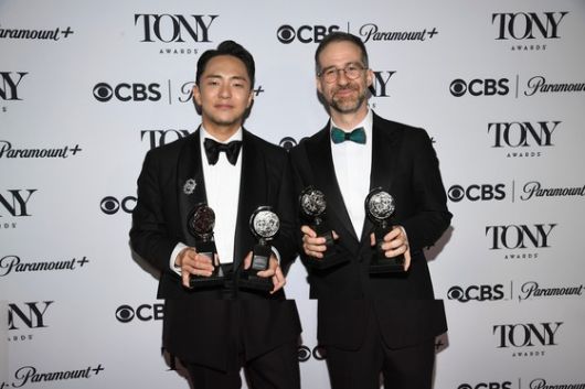 미국 뉴욕 브로드웨이에 진출한 한국의 창작 뮤지컬 ‘어쩌면 해피엔딩’이 8일(현지시간) 미국의 연극·뮤지컬계 아카데미상이라 불리는 토니상 시상식에서 총 10개 부문 최다 후보에 올라 6관왕을 차지했다. 사진 | AP=연합뉴스