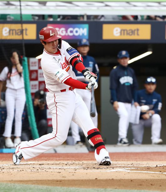 SSG 최정이 13일 인천SSG랜더스필드에서 열린 2025 KBO리그 정규시즌 NC전서 타격하고 있다. 사진 | SSG 랜더스