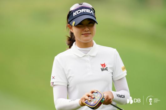 국가대표 에이스 오수민이 밝은 표정으로 퍼터를 꺼내들고 있다. 사진 | KGA