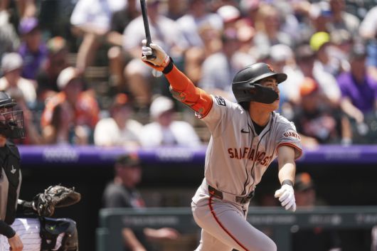 이정후가 타격한 뒤 타구를 바라보고 있다. 사진 | AP 연합뉴스