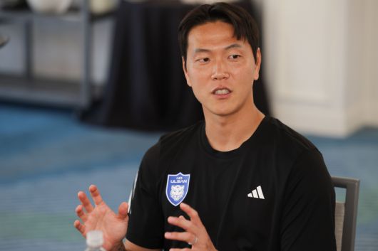 클럽월드컵 출전을 앞둔 울산HD 캡틴 김영권이 14일(한국시간) 선수단의 베이스캠프가 있는 미국 노스캐롤라이나주 샬럿에서 국내 취재진과 만나 인터뷰하고 있다. 사진 | 울산HD
