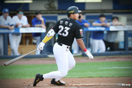 KT 안현민이 14일 대구삼성라이온즈파크에서 열린 2025 KBO리그 삼성전에서 안타를 치고 있다. 사진 | KT 위즈