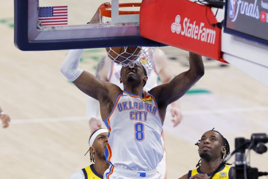 OKC 윌리엄스가 17일(한국시간) 미국 오클라호마주 오클라호마 시티 페이컴 센터에서 열린 2024~2025 NBA 파이널 5차전 인디애나 페이서스전 1쿼터 덩크를 꽂고 있다. 사진 | Imagn Images 연합뉴스