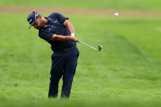 J.J 스펀이 스릭슨 ZXi 아이언으로 샷하고 있다. 사진 | AFP 연합뉴스