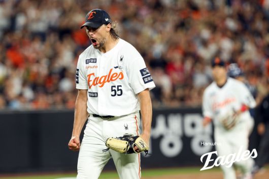 와이스가 대전 두산전에 등판해 이닝을 마무리한 후 포효하고 있다. 사진 | 한화 이글스