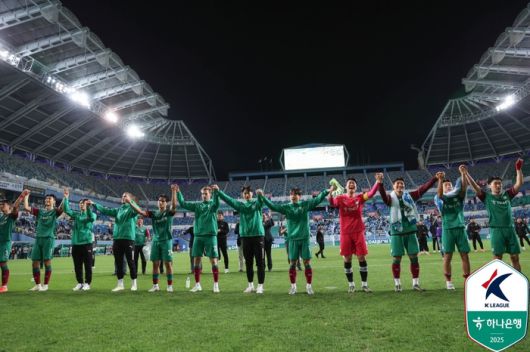 대전 선수단이 대구전에서 승리한 뒤 단체 세리머니를 펼치고 있다. 사진 | 한국프로축구연맹