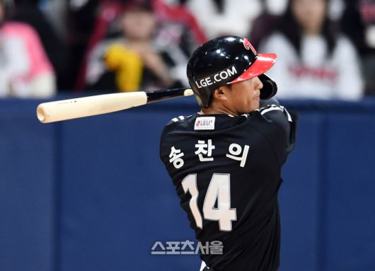 LG 송찬의가 10일 고척스카이돔에서 열린 2025 KBO리그 키움과의경기 3회초 1사 만루 상황에서 키움 선발 하영민을 상대로 1타점 적시를 치고 있다. 2회초 3점 홈런에 이어 하영민의 경기 4타점. 고척 | 박진업 기자 upandup@sportsseoul.com