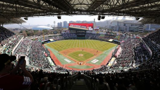 14일 인천SSG랜더스필드에서 열린 2025 KBO리그 롯데-SSG전이 매진됐다. SSG는 올시즌 10번째 매진으로 구단 단일 시즌 최다 매진을 신기록을 작성했다. 사진 | SSG 랜더스