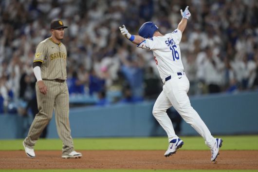 윌 스미스가 끝내기 홈런을 친 뒤 세리머니를 펼치고 있다. 사진 | AP 연합뉴스