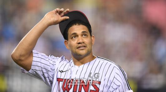 LG 선발투수 치리노스가 12일 잠실구장에서 열린 2025 KBO리그 SSG와 경기 6회 교체되어 더그아웃으로 들어오고 있다. 잠실 | 최승섭기자 thunder@sportsseoul.com