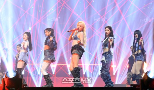 아이들(i-dle)이 21일 오후 인천 중구 인스파이어 아레나에서 열린 제34회 ‘서울가요대상’에서 열정적인 무대를 선보이고 있다. 아이들은 대상과 본상을 차지하며 서울가요대상 2관왕에 올랐다. 2025. 6. 21. 인천 | 박진업 기자 upandup@sportsseoul.com