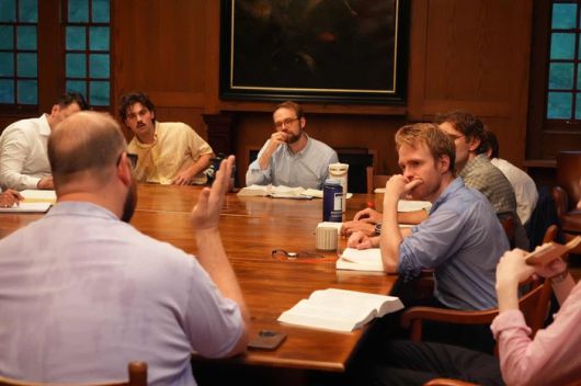 미국 세인트존스대학 대학원생들이 18일(현지시간) 그레이트북스 세미나에 참여해 고전 텍스트를 기반으로 토론을 이어가고 있다.   사진|춘천시청