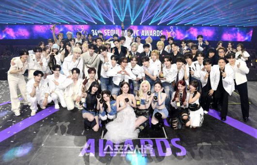 21일 오후 인천 중구 인스파이어 아레나에서 열린 제34회 ‘서울가요대상’에서 수상자들이 기념촬영을 하고 있다. 2025. 6. 21. 인천 | 박진업 기자 upandup@sportsseoul.com