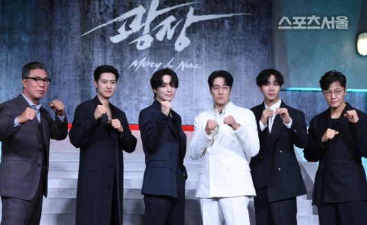 안길강, 공명, 이준혁, 소지섭, 추영우, 조한철(왼쪽부터)이 5일 앰버서더 서울 풀만 호텔에서 열린 넷플릭스 시리즈 ‘광장’ 제작발표회에서 포즈를 취하고 있다. 2025. 6. 5.최승섭기자 thunder@sportsseoul.com