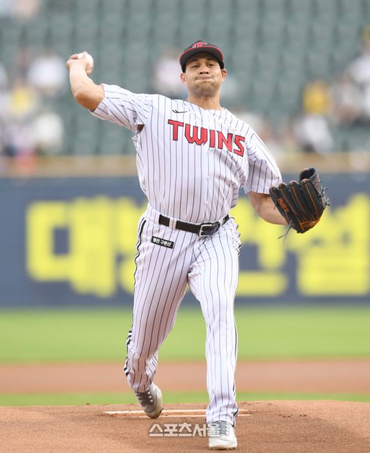 LG 선발투수 치리노스가 12일 잠실구장에서 열린 2025 KBO리그 SSG와 경기에서 역투하고 있다. 잠실 | 최승섭기자 thunder@sportsseoul.com