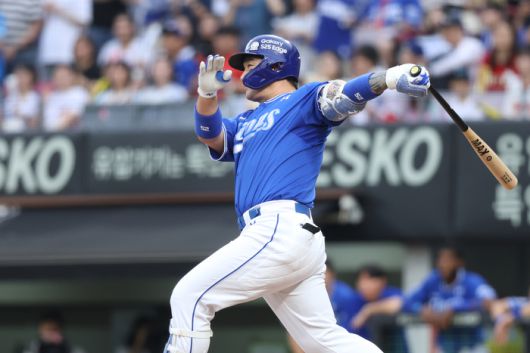 삼성 박병호가 10일 광주-기아 챔피언스 필드에서 열린 2025 KBO리그 KIA전에서 타격하고 있다. 사진 | 삼성 라이온즈