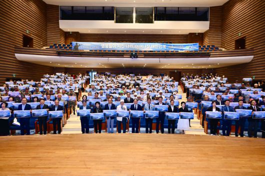 25일 속초문화예술회관 대공연장에서 열린 6·25전쟁 제75주년 기념식.  사진|속초시청