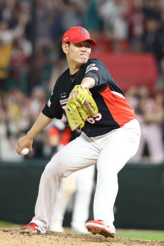 KIA 성영탁이 21일 인천SSG랜더스필드에서 열린 2025 KBO리그 정규시즌 SSG전에 등판해 역투하고 있다. 사진 | KIA 타이거즈